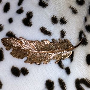 🪶 feather goldstone hairclip